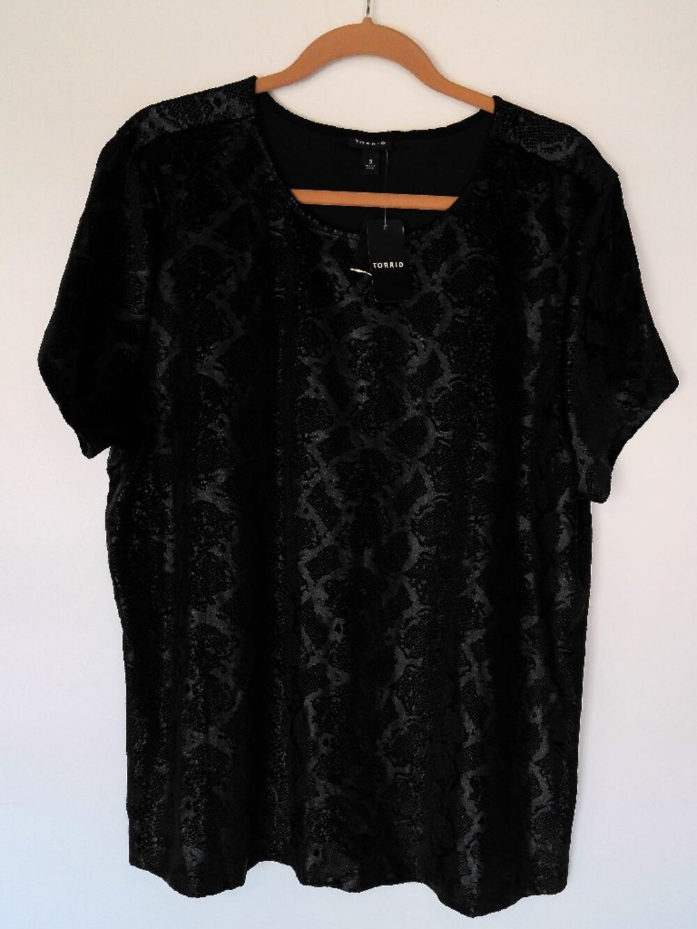 Torrid Snakeskin Velvet High neck Top Size 3X Black